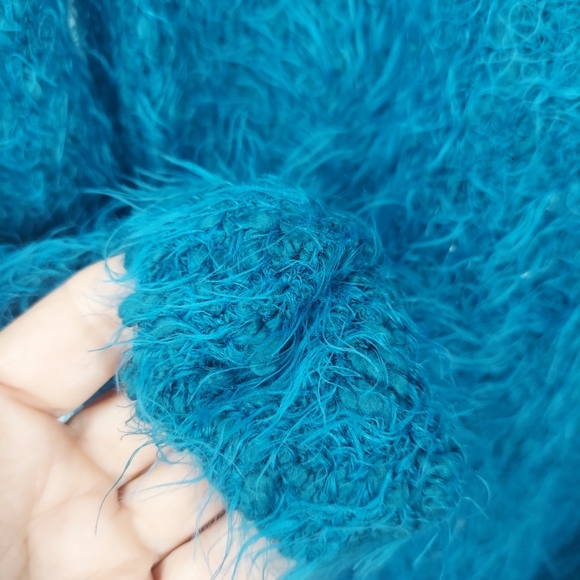 Hinge Scoop Neck Blue Teal Fuzzy Sweater Sz S - Picture 7 of 11